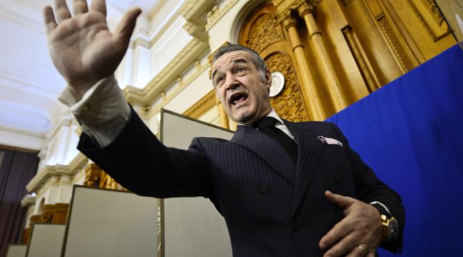 becali in prima zi la parlament ca deputat sunt cel mai puternic deputat spuneti mi daca vedeti vreunul mai puternic decat mine pe aici