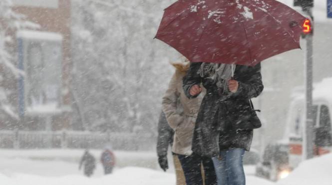 cod portocaliu de ninsori abundente polei si vant puternic in estul bulgariei