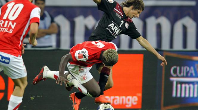 rapid si dinamo somate de uefa sa isi plateasca datoriile in caz contrar risca sa nu mai joace in europa pana in 2016