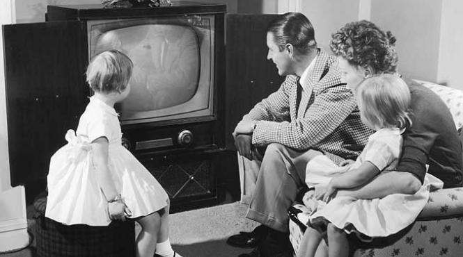 cum s a schimbat craciunul la televizor in ultimii 60 de ani ce programe urmareau bunicii nostri si la ce ne uitam noi