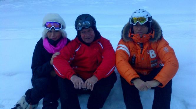 eba fotografii pe twitter cu sotul syda si traian basescu la predeal galerie foto