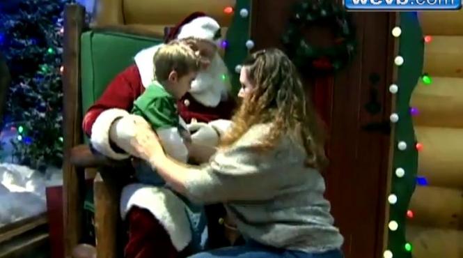 gestul emotionant facut de mos craciun cum a facut fericit un copil surd video