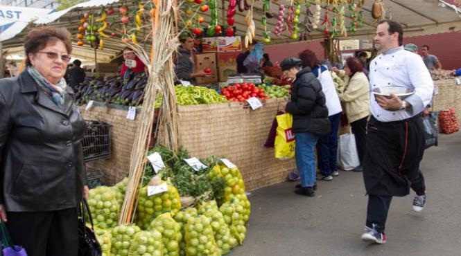 concurentii top chef si au scos preparatele la vanzare in piata obor uite cat pret pun romanii pe mancarea sofisticata