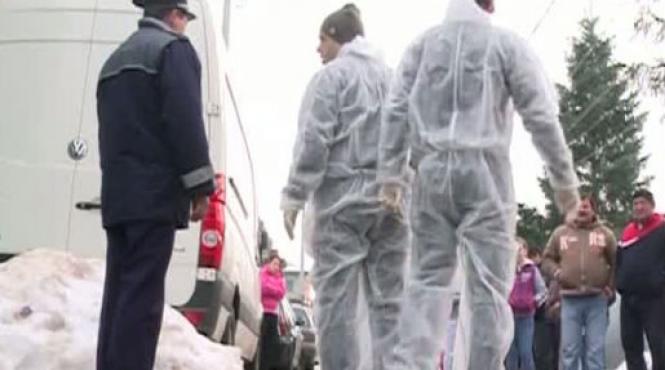 casa ororilor barbatul omorat si ascuns sub dusumea de catre fiul sau a asistat la uciderea mamei sale