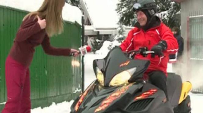 traian basescu se relaxeaza din nou pe snow mobil la predeal