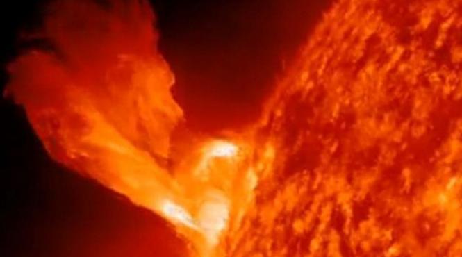 spectacol solar de revelion explozie solara spectaculoasa inregistrata de nasa la trecerea dintre ani video