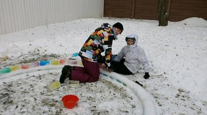 idee inedita un iglu facut din sute de cutii de lapte inghetate galerie foto