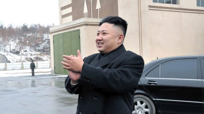kim jong un ofera bomboane copiilor de ziua lui