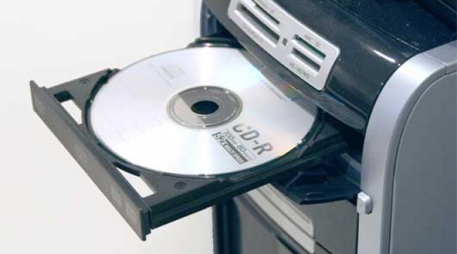 un cd cu o capacitate de 15 000 de ori mai mare decat a unuia obisnuit inventat in romania