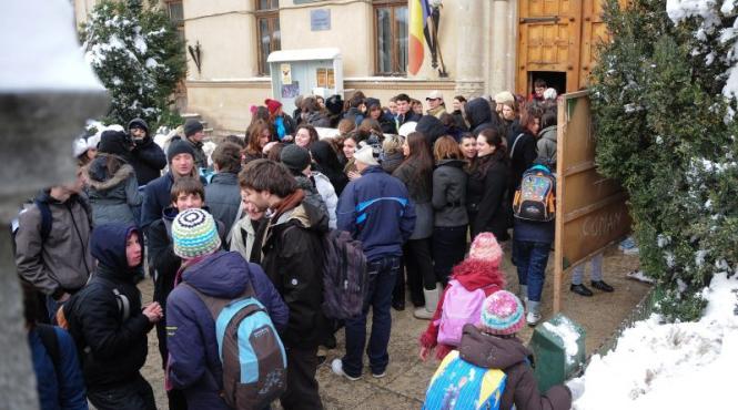 a inceput scoala vezi structura semestrului ii al si cand incepe vacanta de primavara