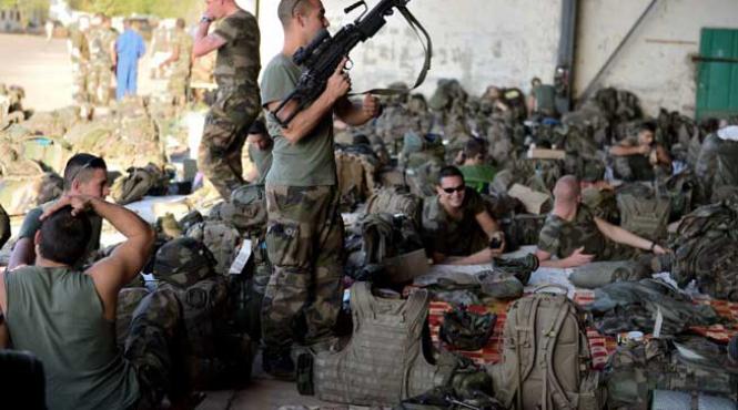 dupa ce s a angajat in razboi franta calculeaza interventia din mali costa 400 000 de euro pe zi