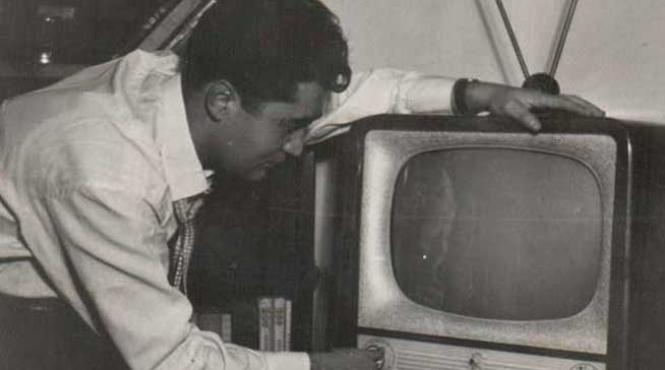 a murit omul care aduce rasul