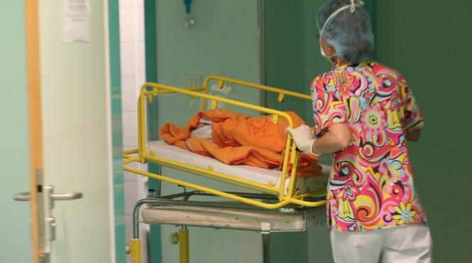 caz incredibil intr un spital din romania bebelus cu mana rupta dupa nastere