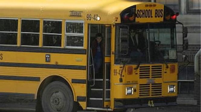 a ucis un ofer a luat ostatic un copil de sase ani baricadat in buncar subteran