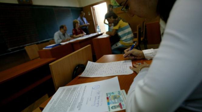 elevii din capitala sustin simularea la limba si literatura romana pentru examenele nationale