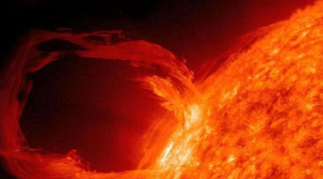 eruptie gigantica pe suprafata soarelui vezi imagini spectaculoase inregistrate de nasa video