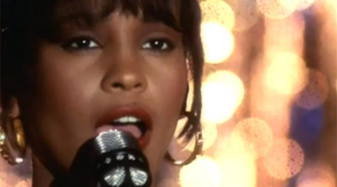 cartea despre viata cantaretei whitney huston boicotata de fiica acesteia