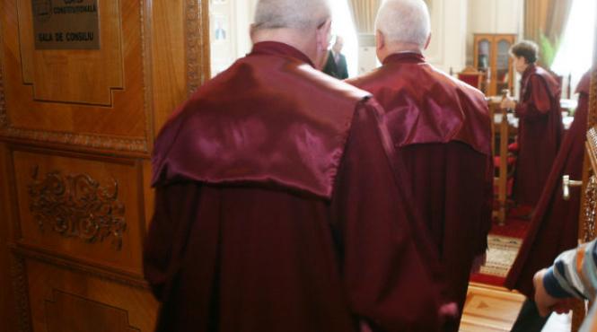 curtea constitutionala oug privind taxa clawback este partial neconstitutionala deoarece se aplica o dubla impozitare pe medicamente