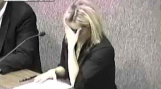 sedinta cu vanturi un primar american se scapa de doua ori socand asistenta video