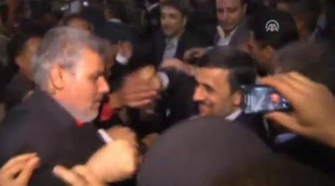 presedintele iranului atacat cu un pantof in egipt video