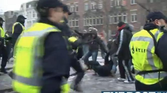 ciocniri intre fanii stelei si politia din amsterdam 4 suporteri au fost retinuti video