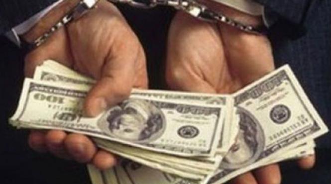 comisar sef la investigarea fraudelor arestat pentru luare de mita