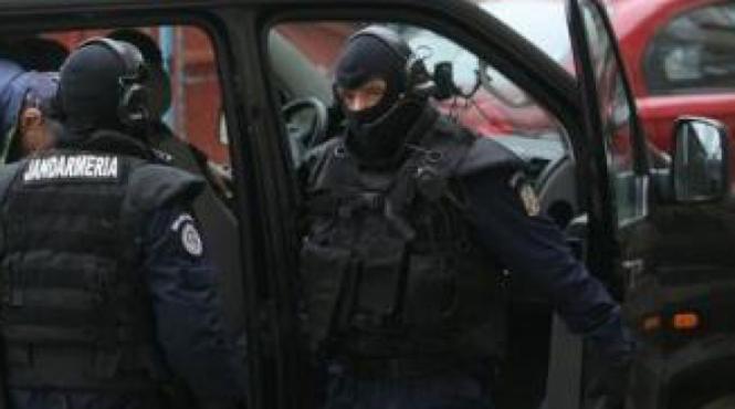 actiune de amploare a politiei in sapte judete si bucuresti sute de perchezitii au loc la hotii de combustibili