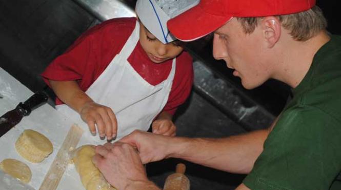 reportaj audio salvezi un om salvezi o lume 11 si painea l a facut liber