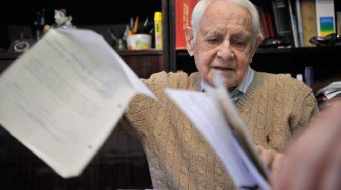 exclusiv romanul care a dat mana cu stalin