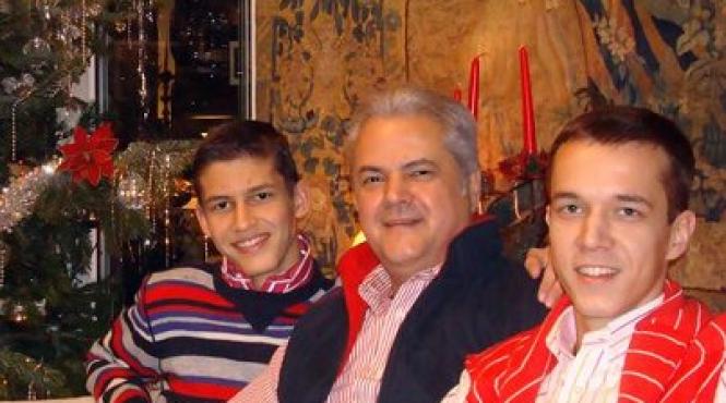 andrei nastase pe facebook se implinesc 8 luni de la condamnarea tatalui meu si ar fi putut sa fie acasa