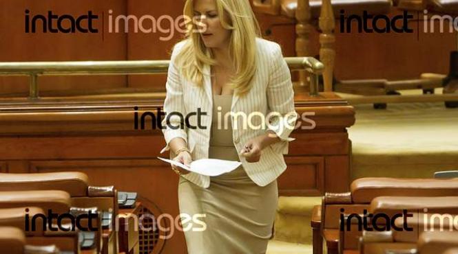 udrea promite partidului ca l aduce repede la guvernare daca se rupe usl