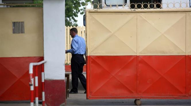 in 2012 in posesia detinutilor au fost gasite peste 8 000 de telefoane mobile cum poate fi introdus un telefon mobil in penitenciar