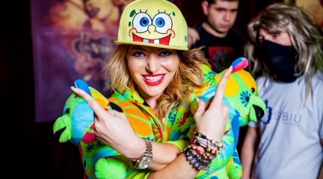 delia primul artist din romania care a facut un video harlem shake video