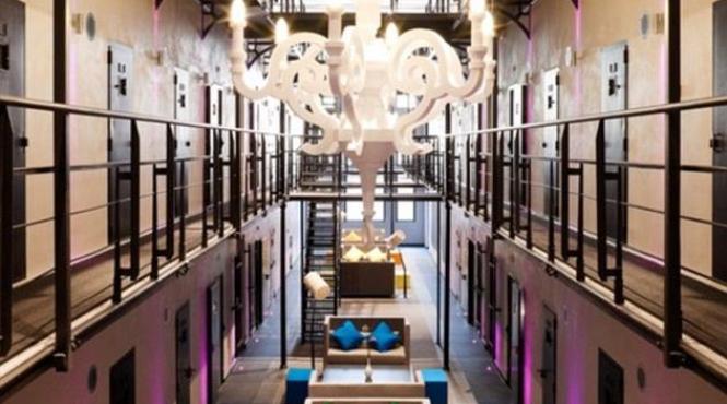 oamenii platesc bani grei ca sa stea aici cum arata acum inchisoarea care timp de 150 de ani a fost cea mai de temut temninta din olanda