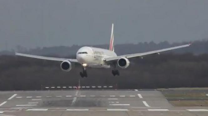 pasagerii curselor aeriene cu escala care ajung la destinatie cu intarzieri de cel putin 3 ore vor fi despagubiti