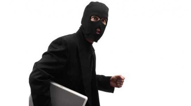 un hot a vrut sa jefuiasca o casa noaptea ce a vazut acolo l a speriat atat de tare ca a fugit