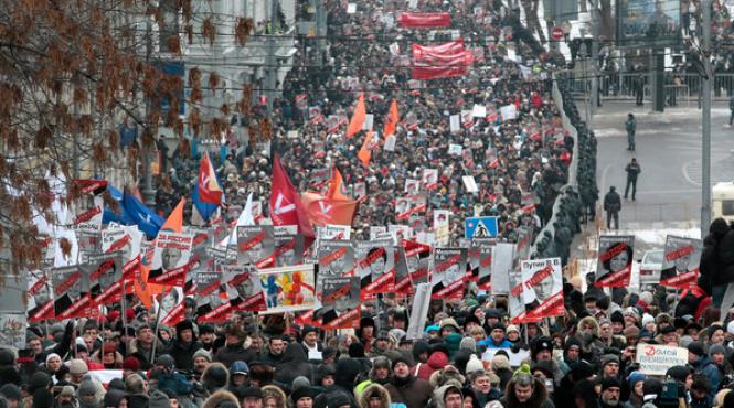 10 000 de rusi au protestat fata de adoptia copiilor de catre cetateni straini