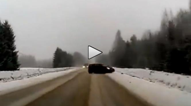 uluitor a evitat doua accidente in cateva fractiuni de secunda video