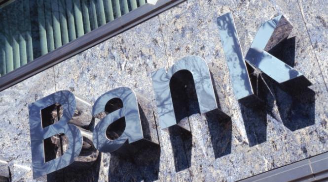 ei nu au reusit industria bancara si scheletele din dulap