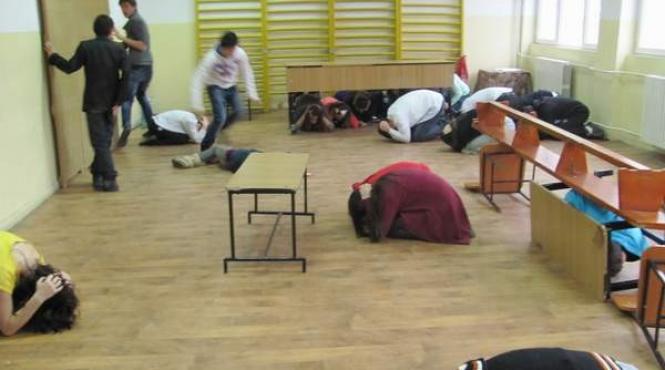 vietile a 26 000 de elevi bucuresteni sunt in mare pericol in caz de cutremur