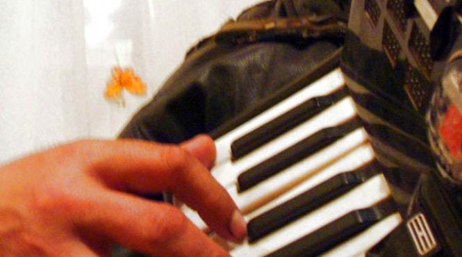 a murit acordeonistul marin onila