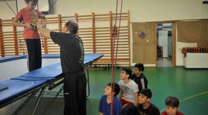 trista poveste a celei mai bune scoli de imblanzit copiii delincventi