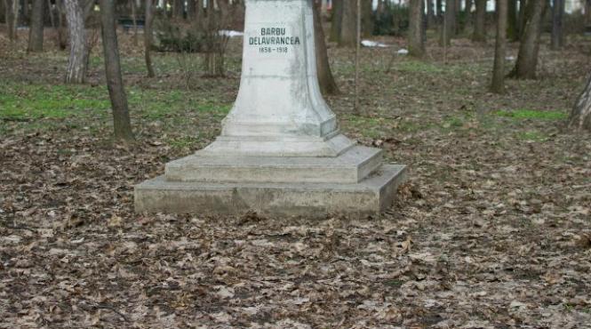 iasi au fost furate busturile lui ciprian porumbescu barbu delavrancea nicolae gane