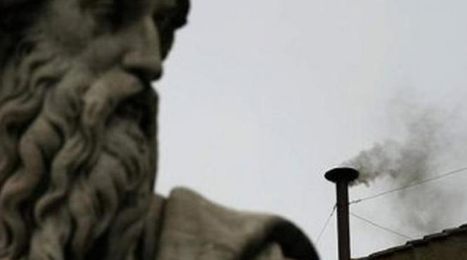 cu ochii pe fumul de la vatican a inceput a doua sesiune de vot cei 115 cardinali electori dezbat cine va fi cel de al 266 lea suveran pontif