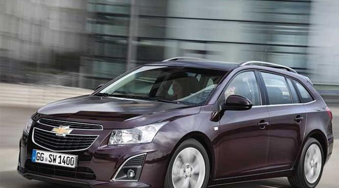 cruze sw sotia cei doi copii cainele soacra caruciorul lui ala micu bagajele olita laptopul