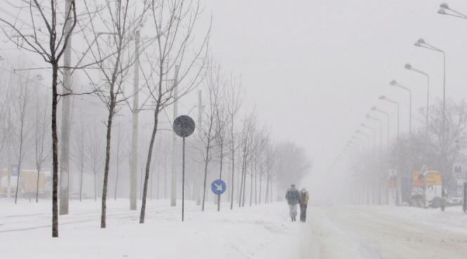 iarna a pus stapanire pe nord vestul tarii ninge abundent traficul rutier pe mai multe drumuri nationale a fost restrictionat