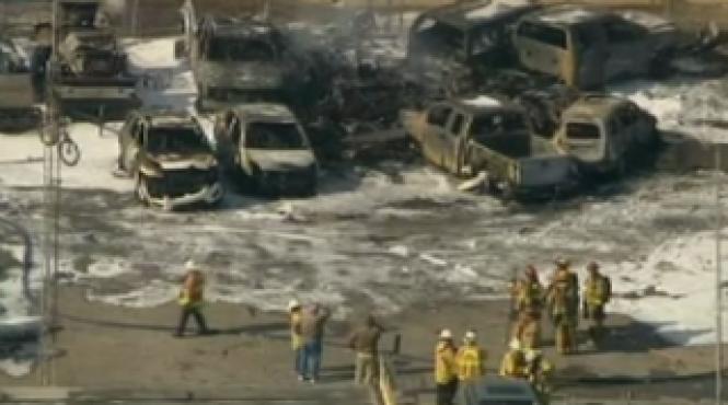 un avion s a prabusit peste o parcare in florida 3 morti 10 masini distruse