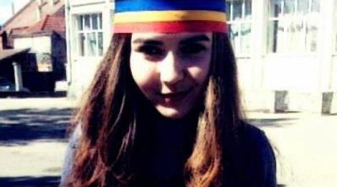 ce mesaj le transmite romanilor sabina elena eleva din sfantul gheorghe amenin ata cu moartea pentru ca a purtat la coala benti a tricolora