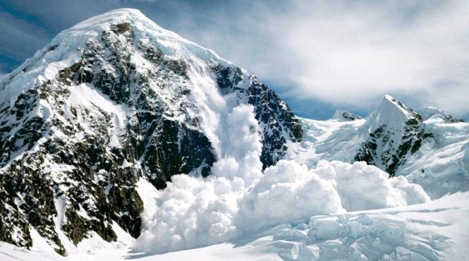 risc de producere a avalanselor in fagaras ca urmare a ninsorilor abundente cazute in ultimele doua zile