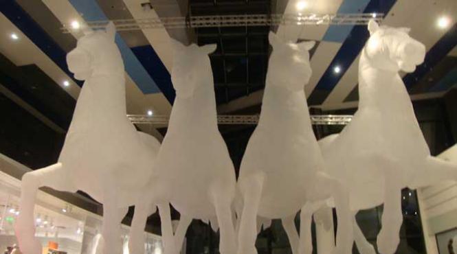 uriasi plutinzi sau cum arata arta contemporana